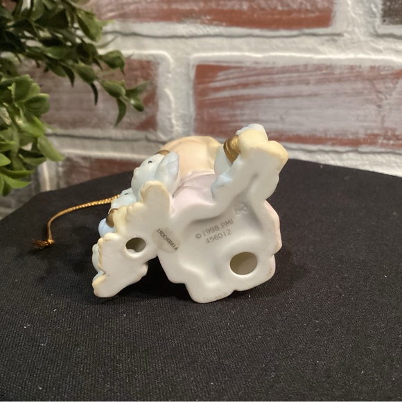 Precious Moments by Enesco - Precious Girl on Phone with her 4 Blue Birds - 1998 - Picture 6 of 9